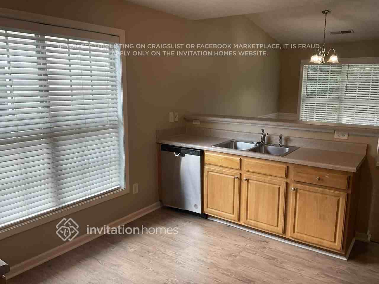 141 N Square Ln - Photo 6 of 20