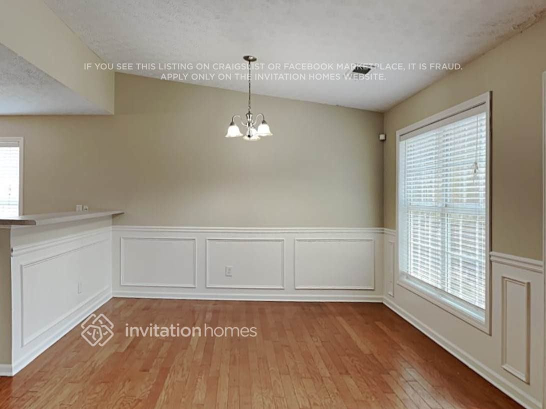 141 N Square Ln - Photo 7 of 20