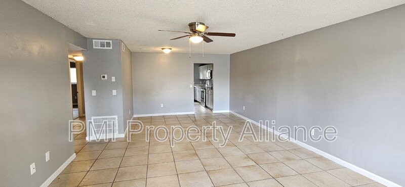 725 Northlake Blvd #52 - Photo 3 of 12