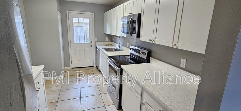 725 Northlake Blvd #52 - Photo 4 of 12