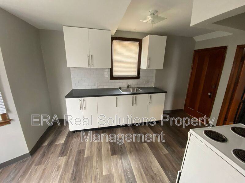 1385 Duxberry Ave - Photo 6 of 14