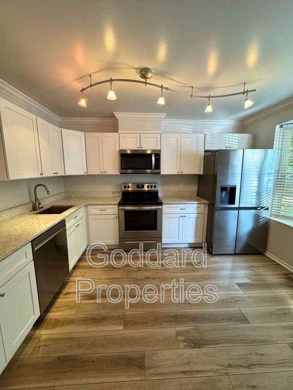 10 Hamlet Dr - Photo 2 of 23