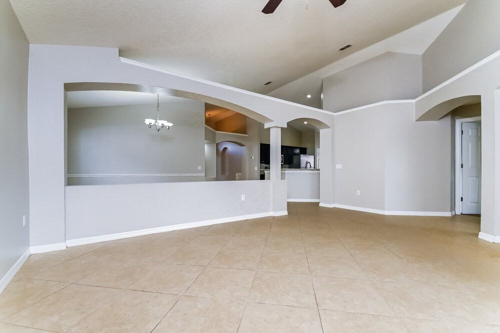 2603 Whitewood Rd - Photo 4 of 16