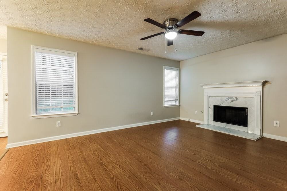 1905 Elm Park Dr - Photo 4 of 17