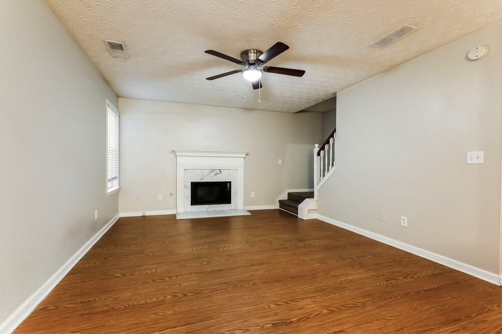 1905 Elm Park Dr - Photo 5 of 17