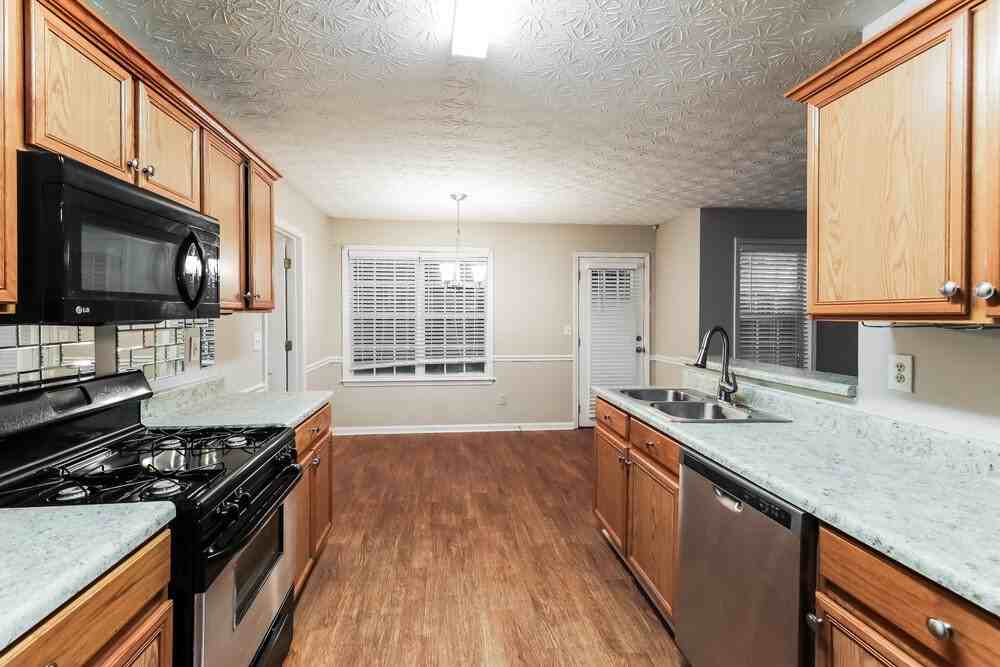 1905 Elm Park Dr - Photo 7 of 17