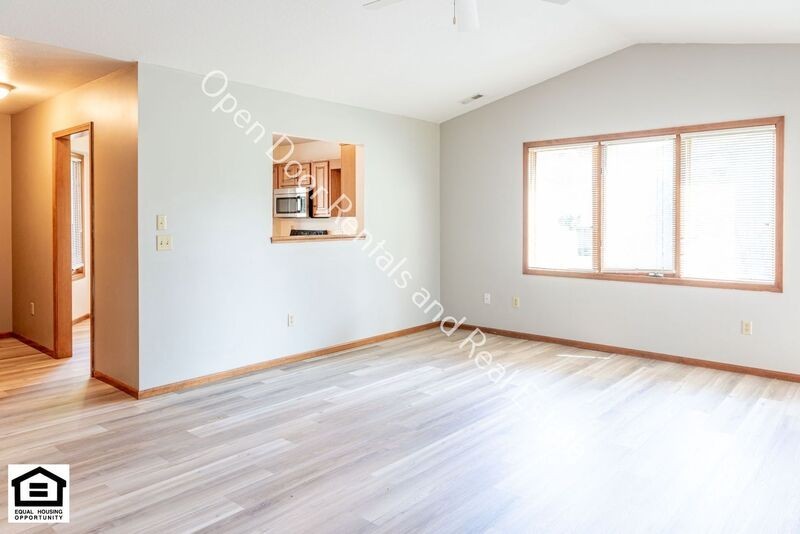 1422 Flagstone Dr - Photo 4 of 24