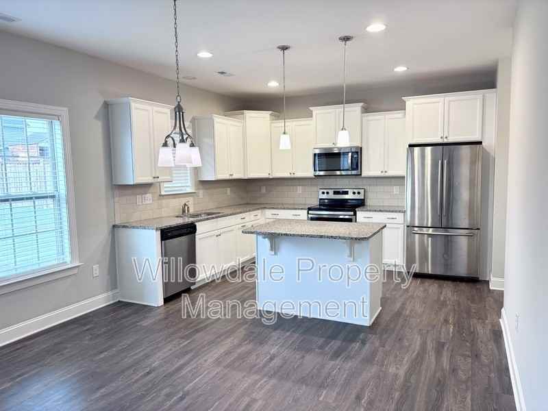 1121 Matisse Dr - Photo 3 of 23