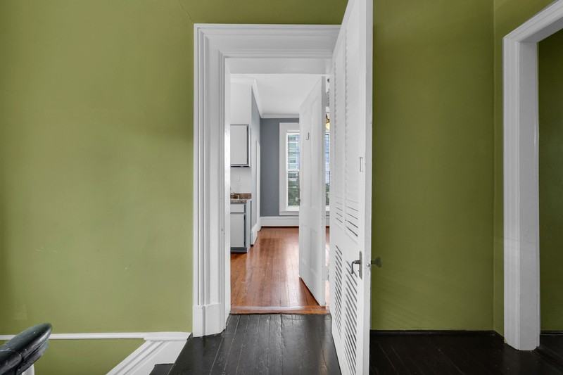 112 East Harris Street - Photo 4 of 32