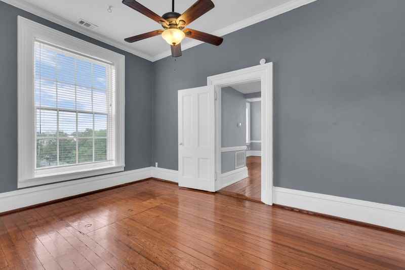 112 East Harris Street - Photo 6 of 32