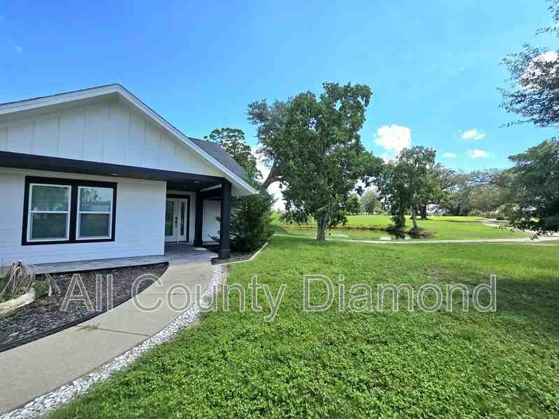 1327 Country Club Dr - Photo 3 of 27