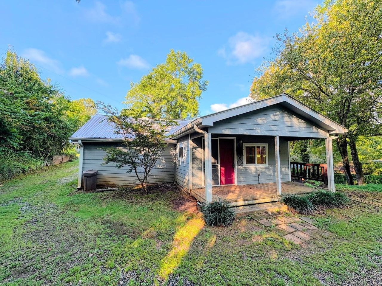 375 Maine St - Photo 3 of 26