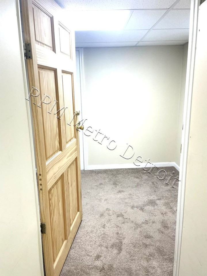 55 1/2 Kensington Blvd - Photo 2 of 12