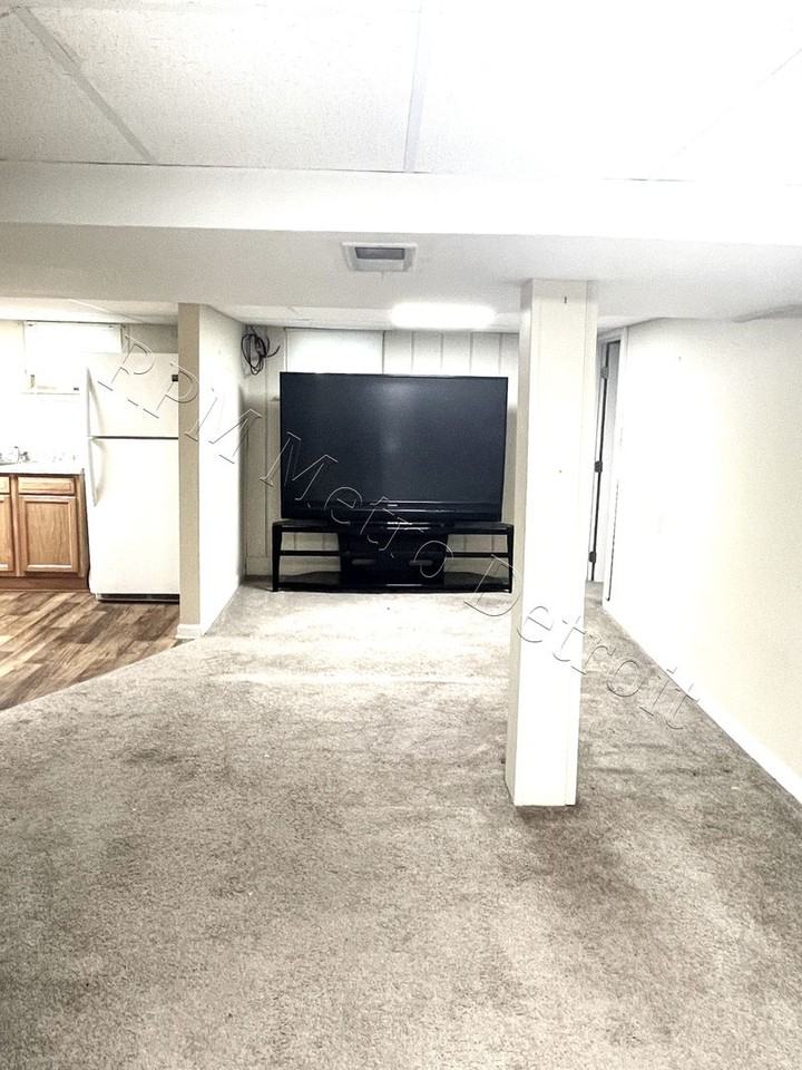 55 1/2 Kensington Blvd - Photo 3 of 12