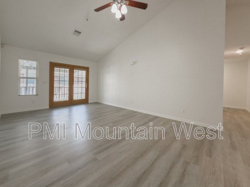 320 N.W. #304 - Photo 2 of 23