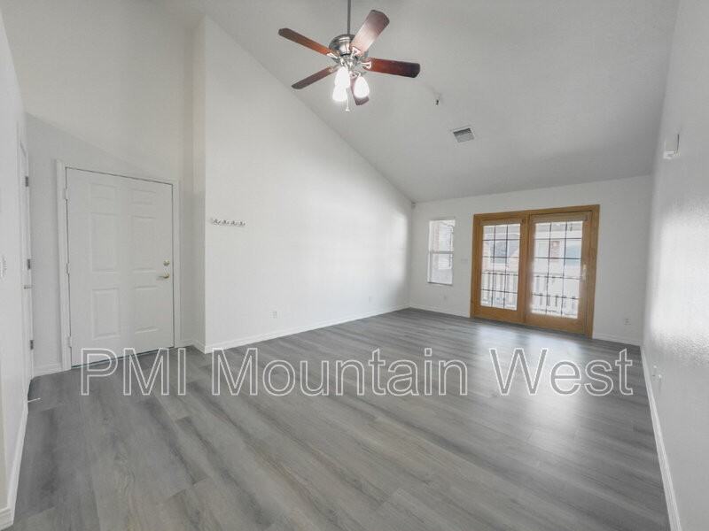 320 N.W. #304 - Photo 5 of 25