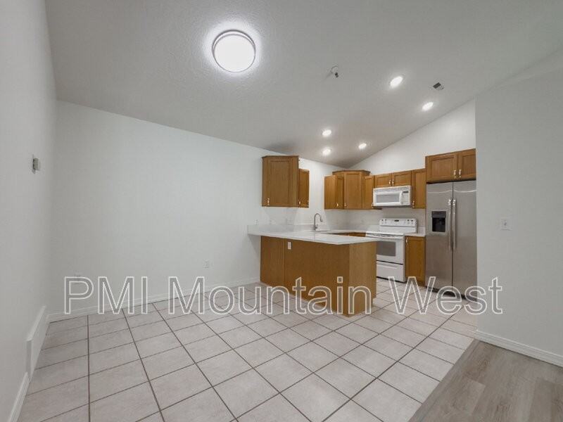320 N.W. #304 - Photo 6 of 25
