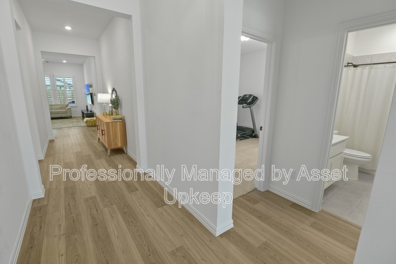 702 Charity Dr - Photo 4 of 35