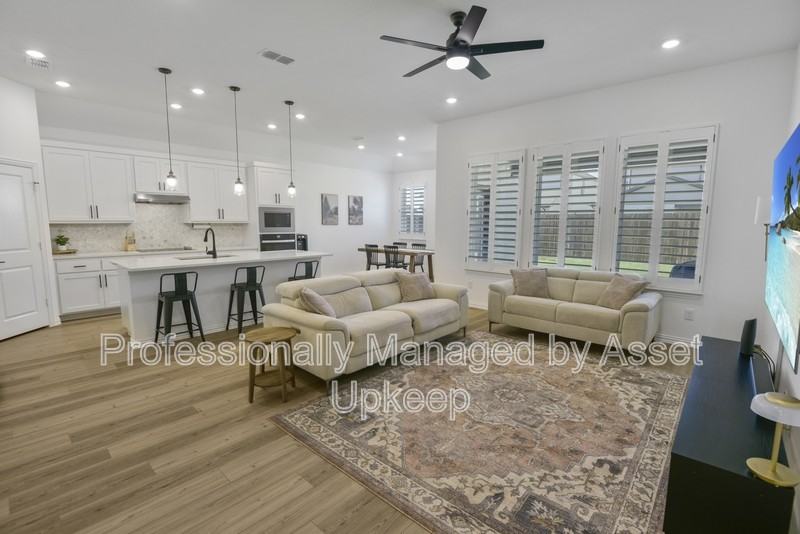 702 Charity Dr - Photo 6 of 35