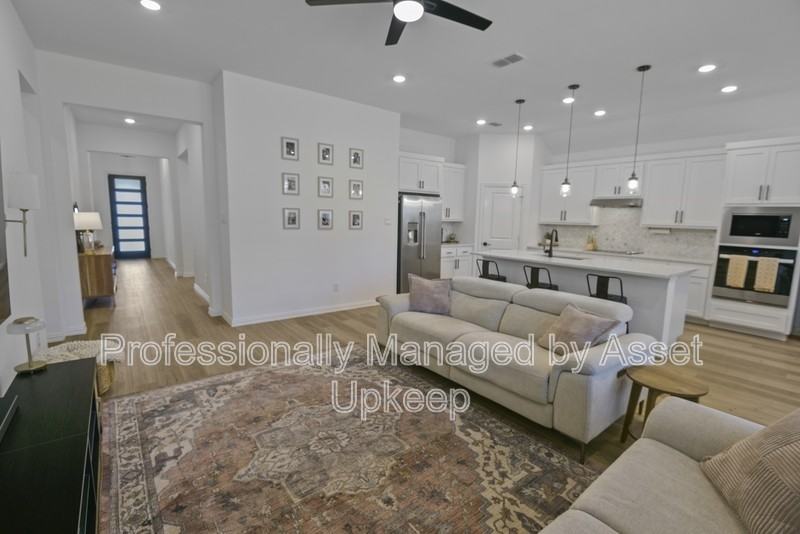 702 Charity Dr - Photo 7 of 35