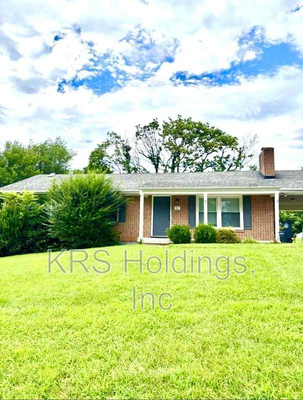 1121 Sheffield Dr - Photo 3 of 18