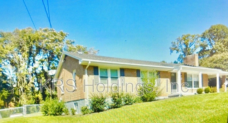 1121 Sheffield Dr - Photo 4 of 18