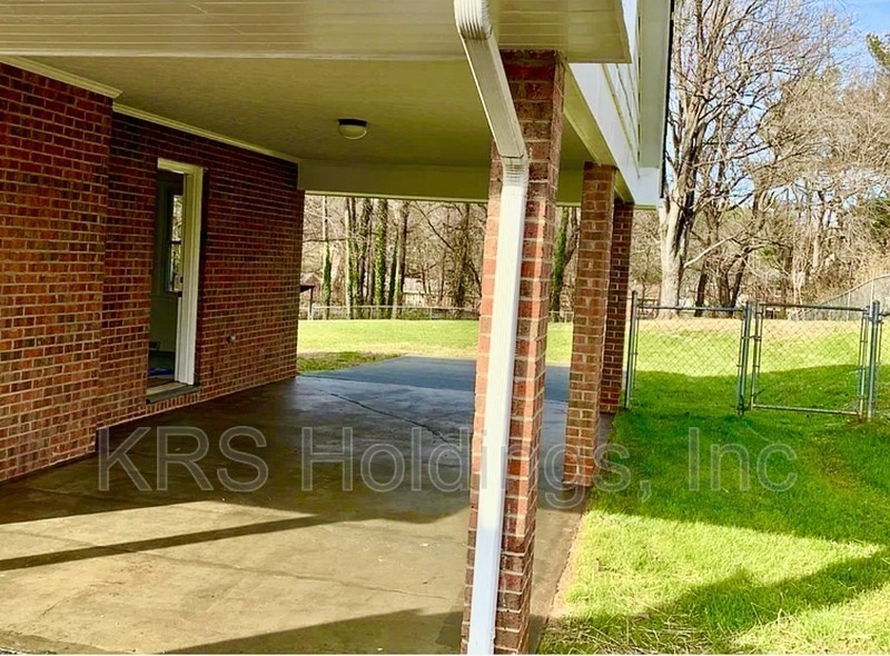 1121 Sheffield Dr - Photo 6 of 18