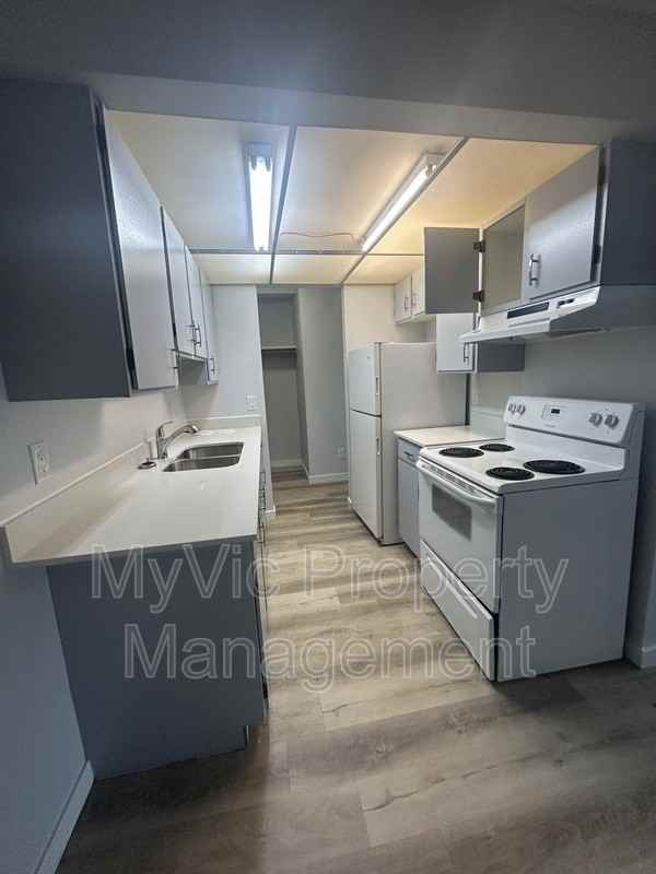 10152 158 Street NW - Photo 2 of 5