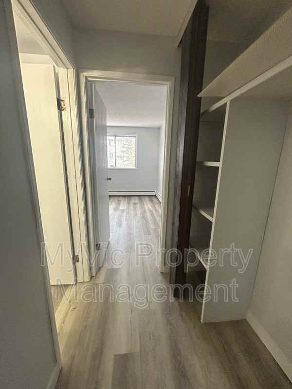 10152 158 Street NW - Photo 4 of 5