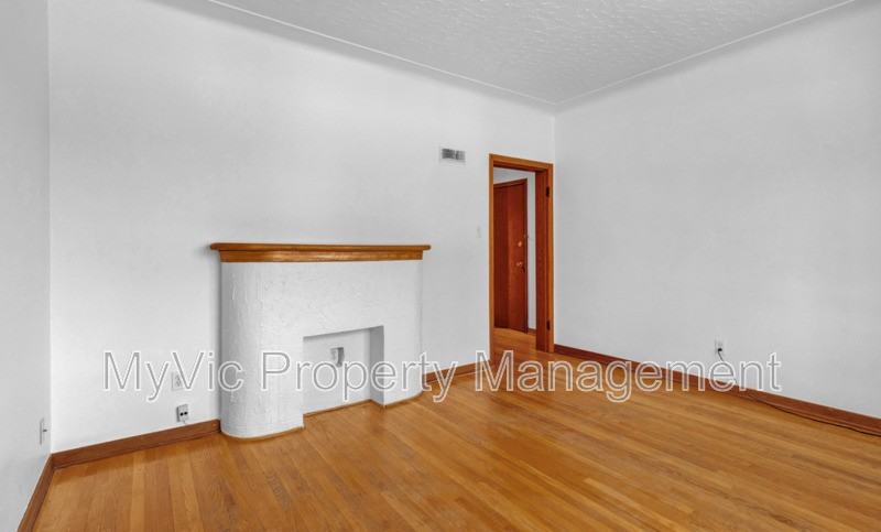 10320 124 St Nw - Photo 3 of 3