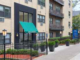 445 W Barry Ave #218 - Photo 1 of 1