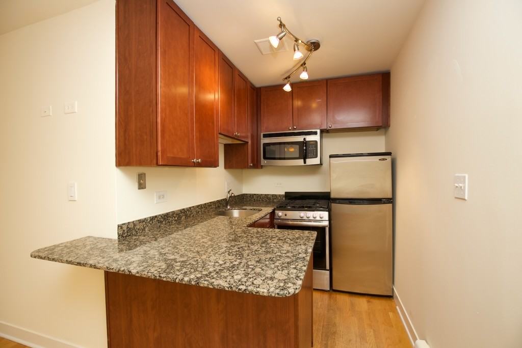 625 W Wrightwood Ave #502 - Photo 2 of 21