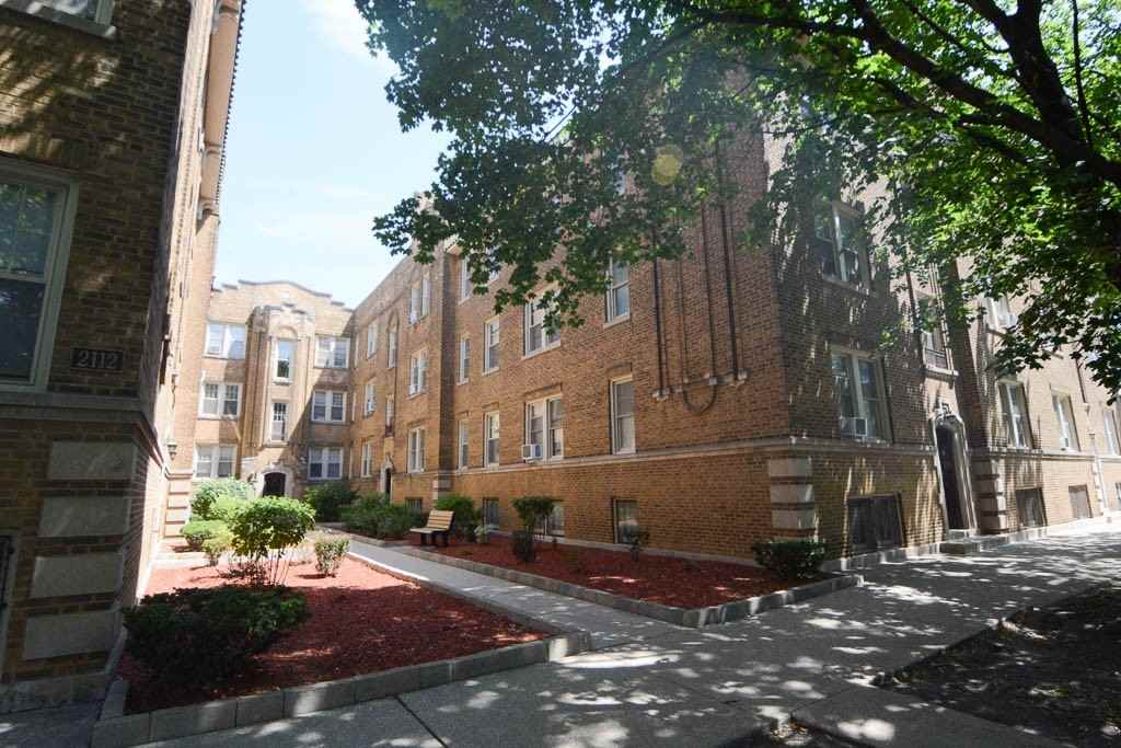 2112 W Ainslie St #1N