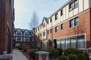 featured image of 896 N Green St #B17