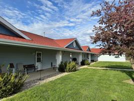 featured image of 1401/1402 Woodland Drive