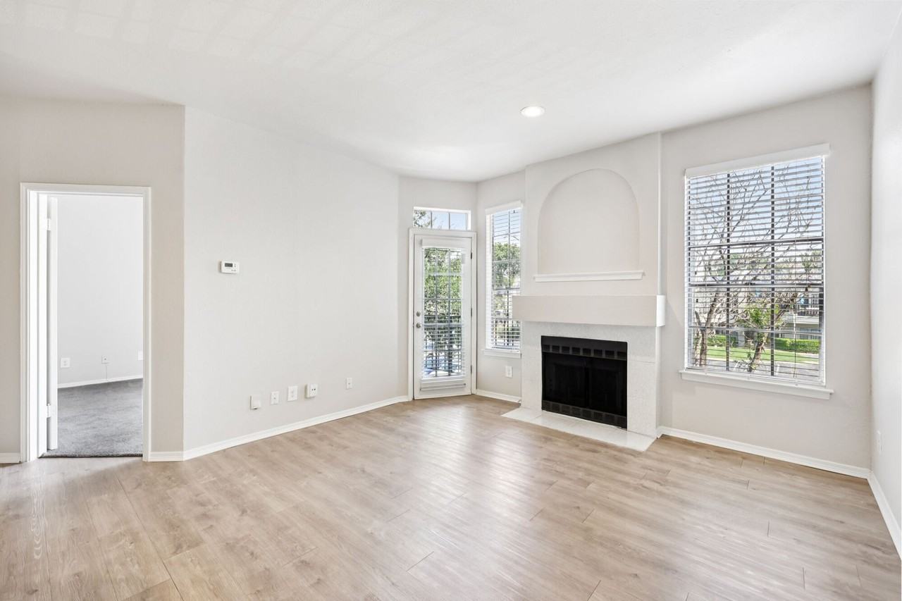 Oaks White Rock - Photo 3 of 50