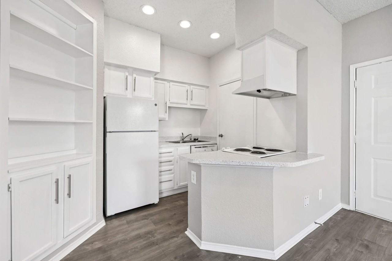 Oaks White Rock - Photo 5 of 50