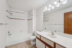 Oaks Lincoln Apartments - Photo 1 of 1