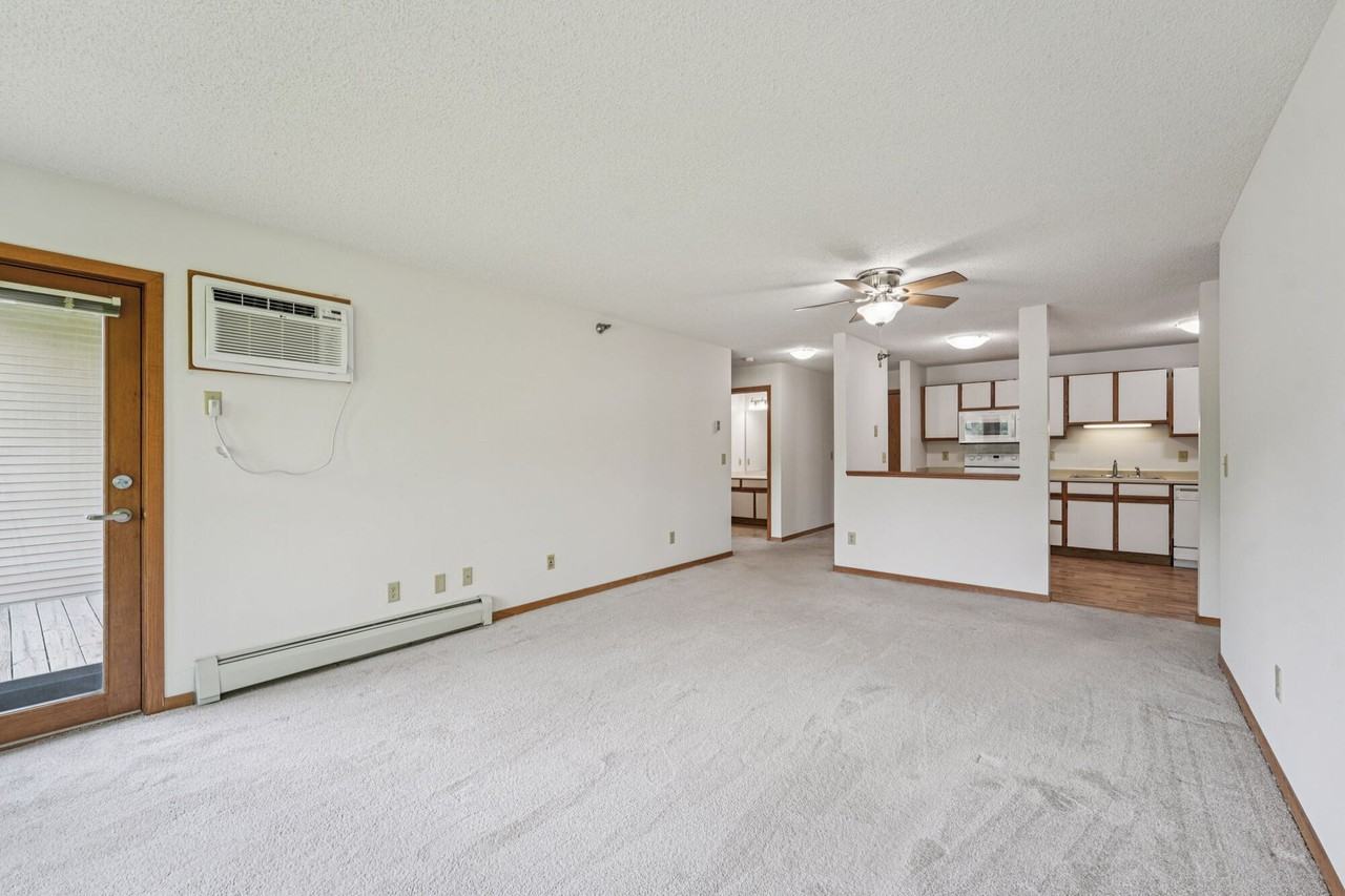 Oaks Lincoln Apartments - Photo 3 of 50