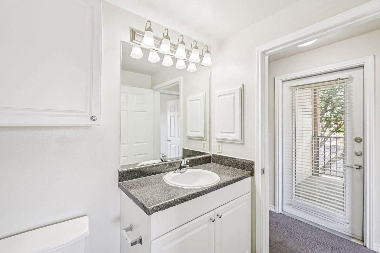 Oaks Riverchase Apartments - Photo 6 of 41