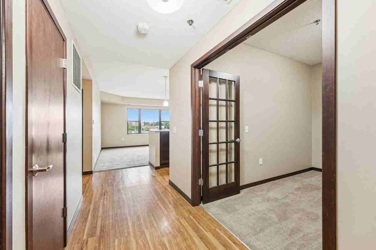 Oaks Station Place - Photo 3 of 50