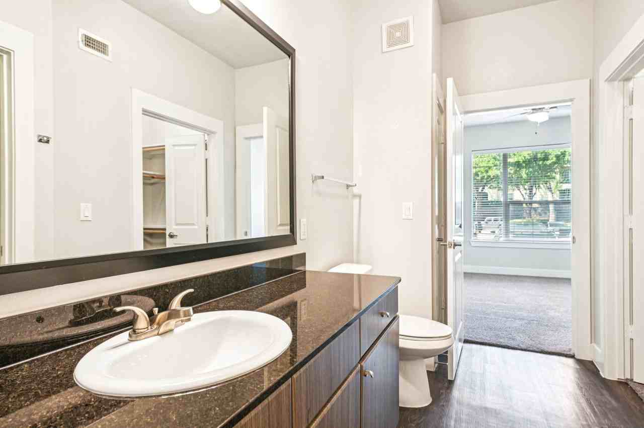 Oaks Trinity - Photo 4 of 32