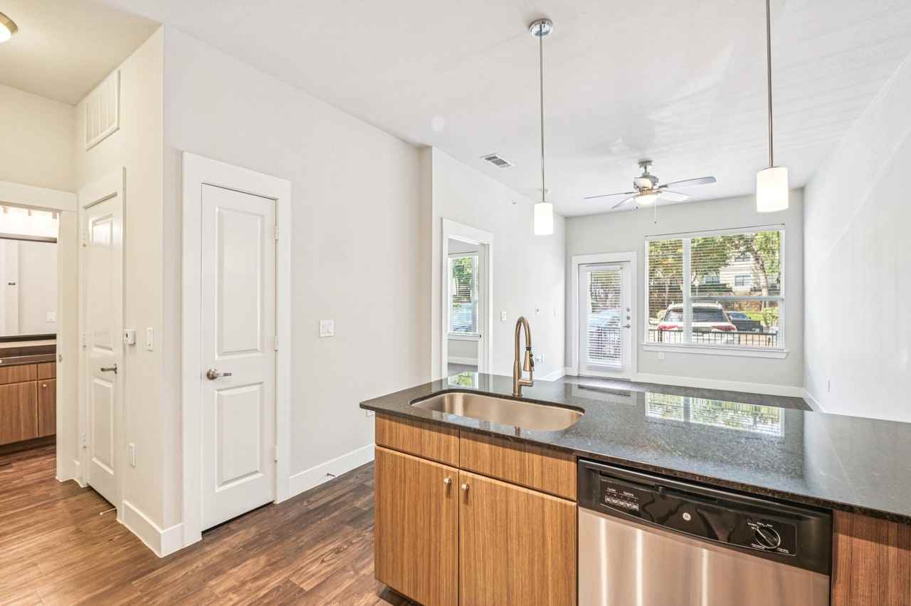 Oaks Trinity - Photo 2 of 32