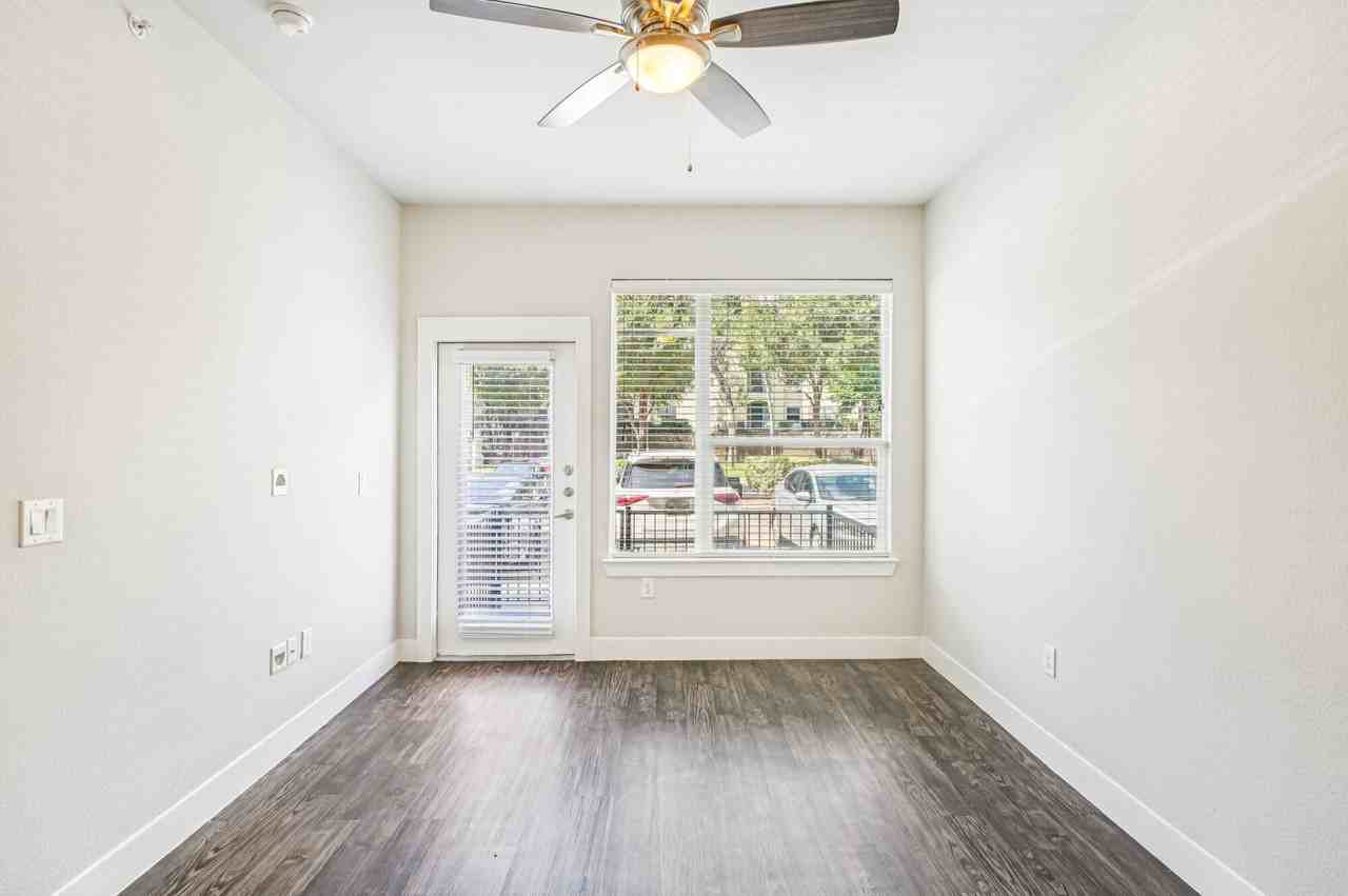 Oaks Trinity - Photo 7 of 32