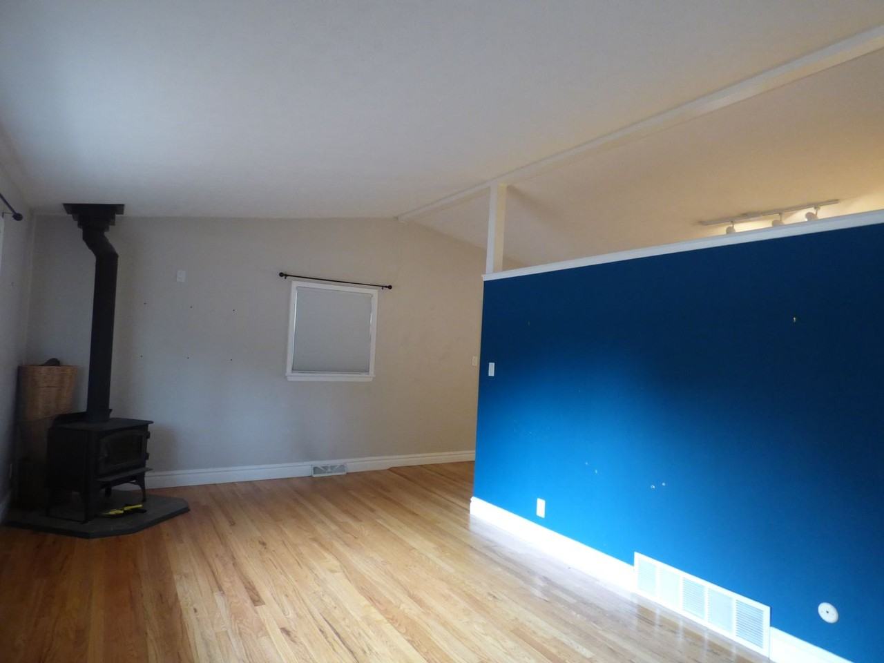 1327 Aspen St - Photo 2 of 11