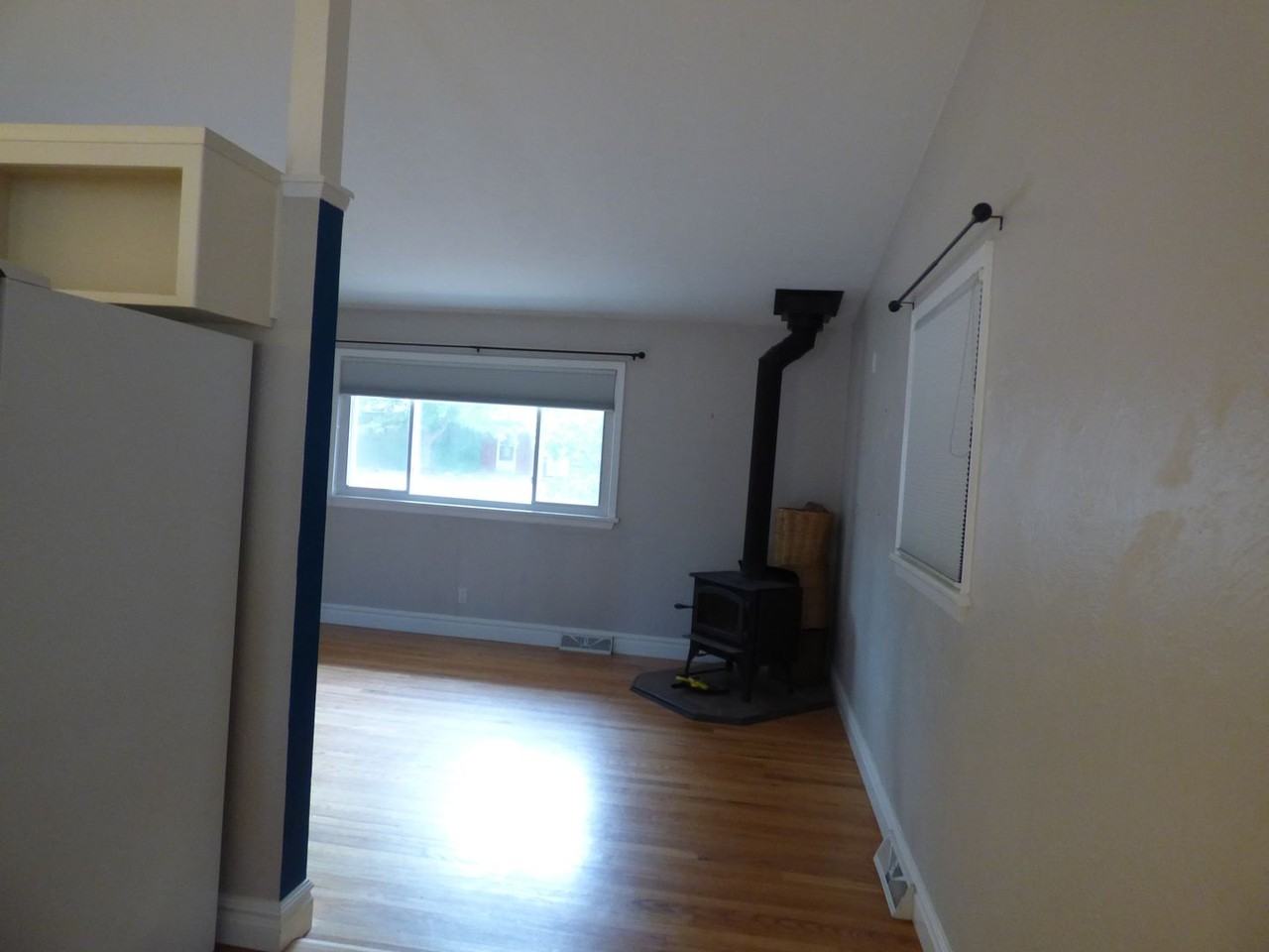 1327 Aspen St - Photo 4 of 11