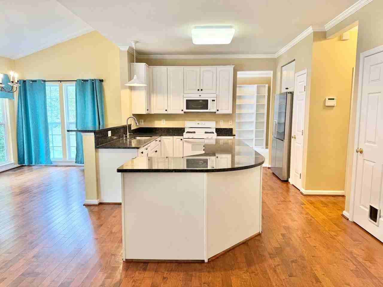 7 Jade Dr - Photo 3 of 41