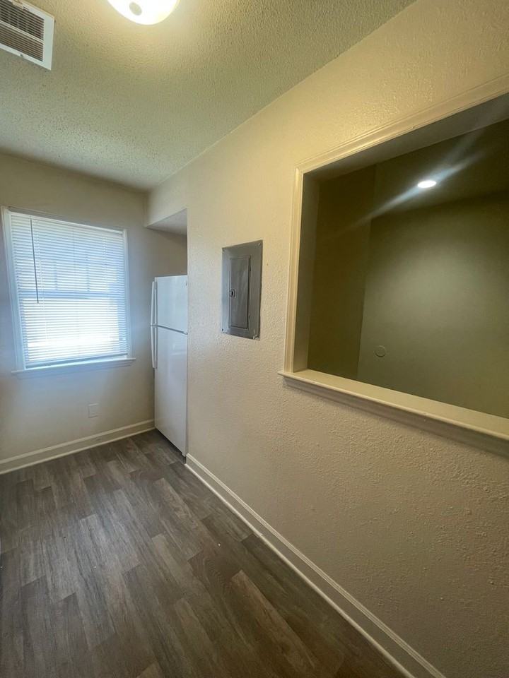 2502 Avent Ferry Rd - Photo 4 of 13