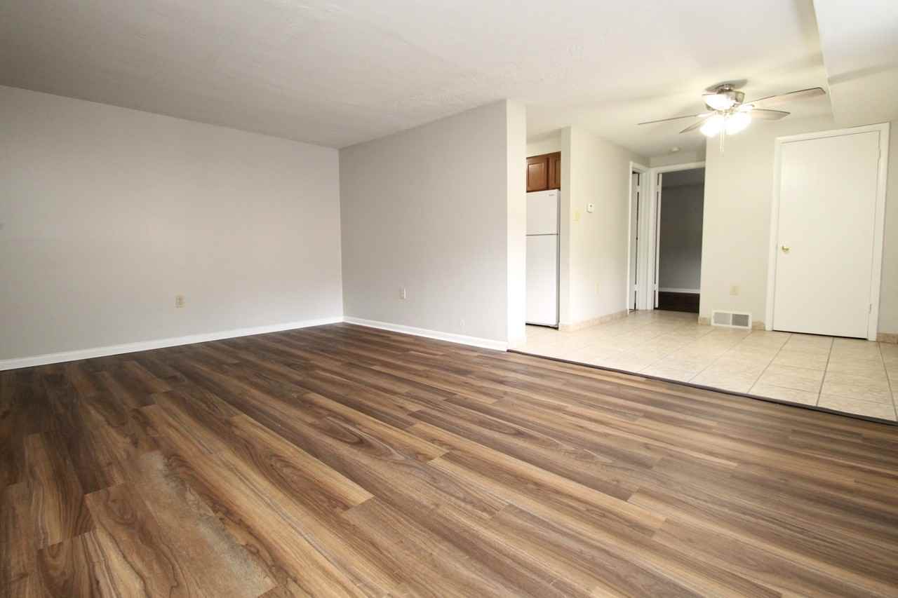 SANDY CREEK APARTMENTS -- 007 - Photo 2 of 50