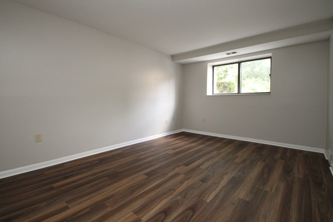 SANDY CREEK APARTMENTS -- 007 - Photo 5 of 50